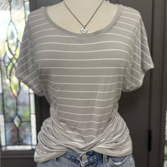 Eddie Bauer Women's Gray Striped Scoop Neck Top Size XL - Picture 1 of 8